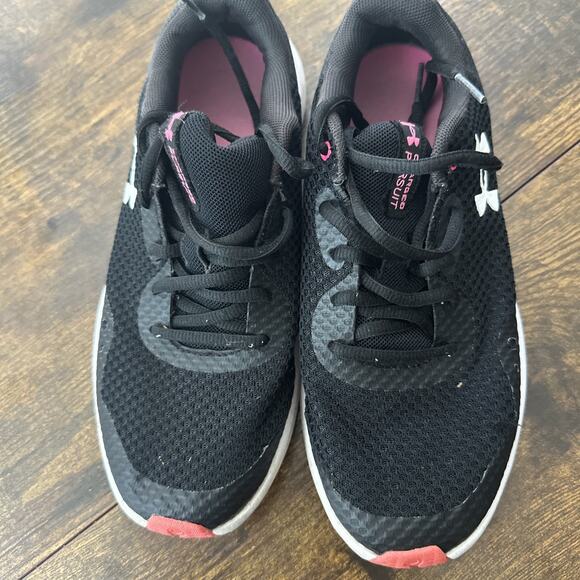 Size 6 Under Armour Big Girls Charged Pursuit 3 Running Shoes Black 3025011-001 - Picture 2 of 7